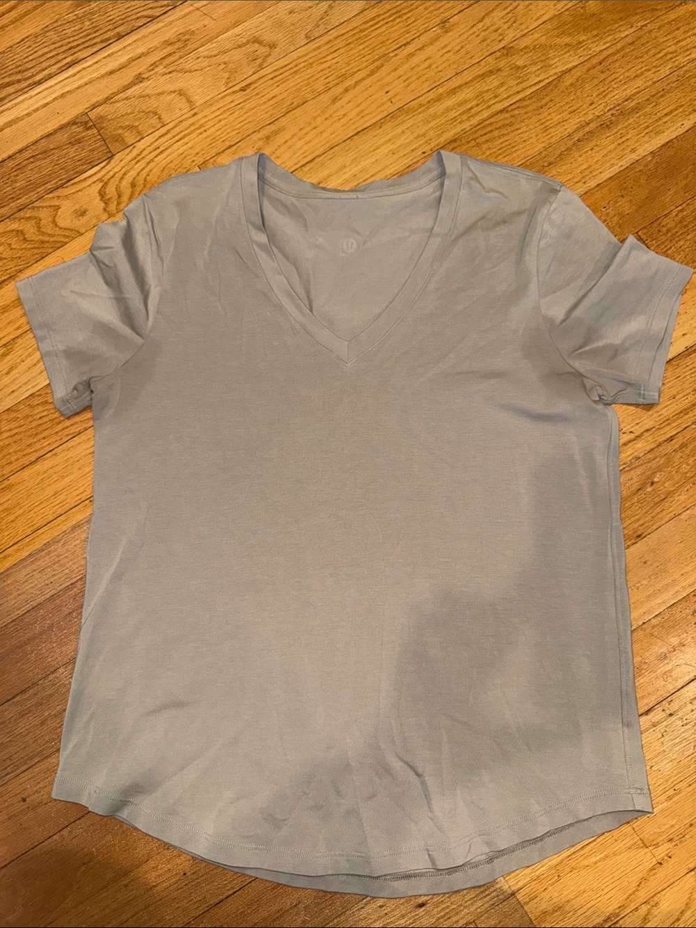 lululemon athletica Light Gray V-Neck Short Sleeve Tee